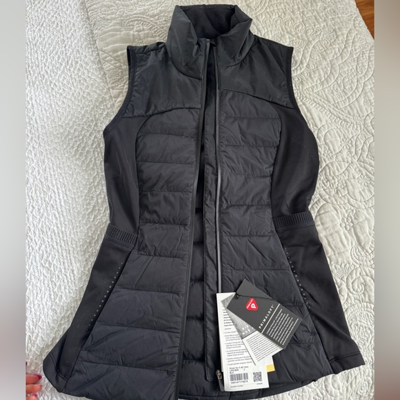 Lululemon down for it all vest NWT size 2 - Picture 5 of 6
